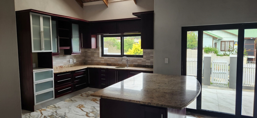 4 Bedroom Property for Sale in Palmiet Western Cape